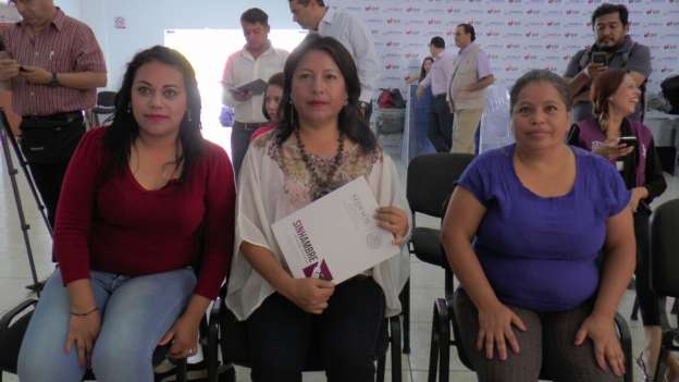Entregaron apoyos de recursos a mujeres productivas  